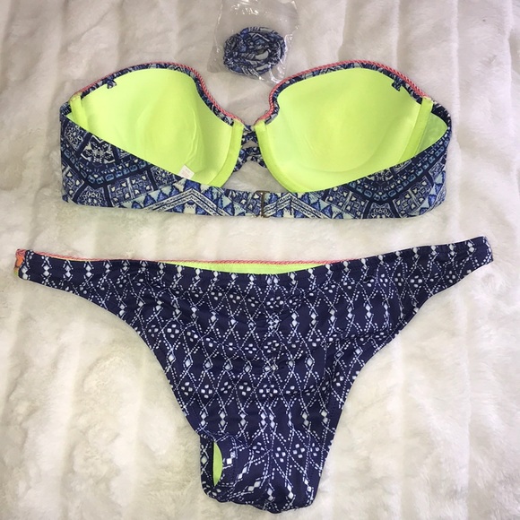 Victoria’s Secret bikini. 36B top/large bottom. - Picture 4 of 4
